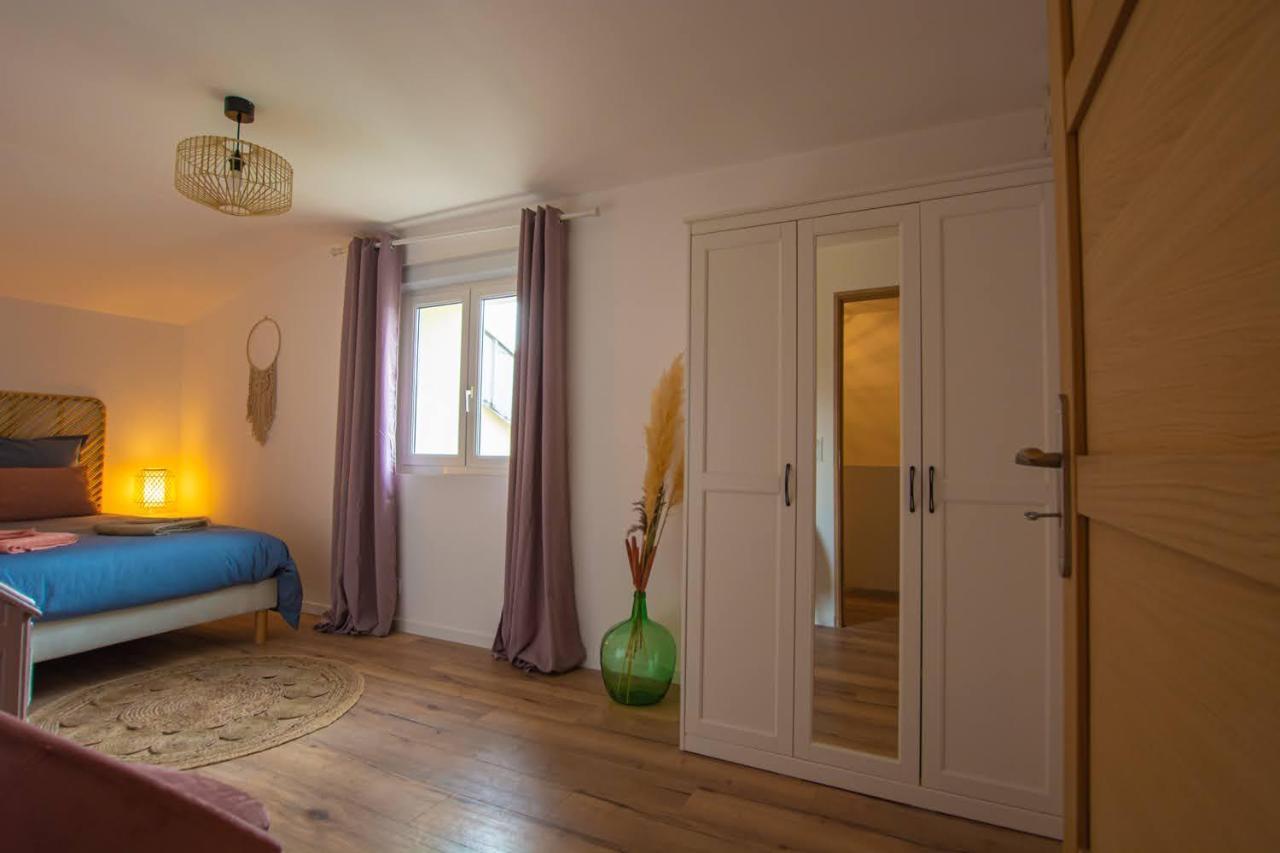 Emilie une nuit - 3 chambres au 2e étage - maison avec chats Vandieres  Exterior foto